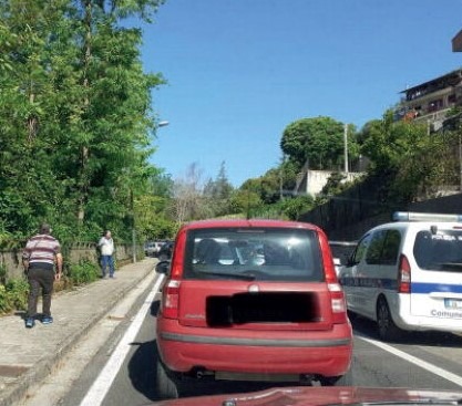 Auto in panne, tutti in fila: l’ospedale di Eboli resta isolato