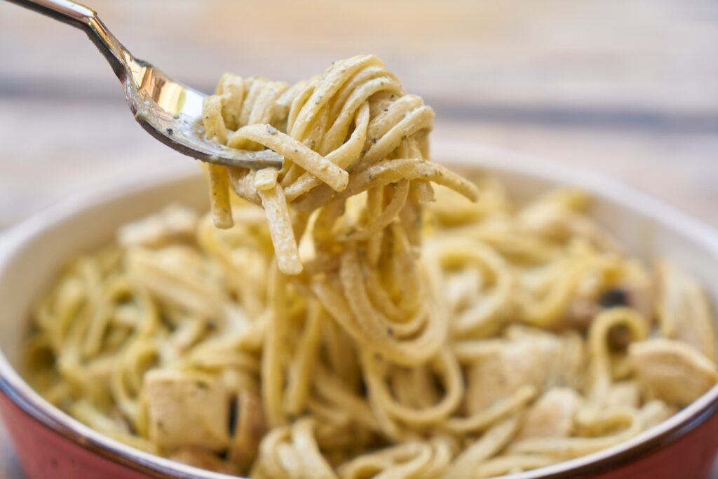 Linguine al pesto di limoni e alici