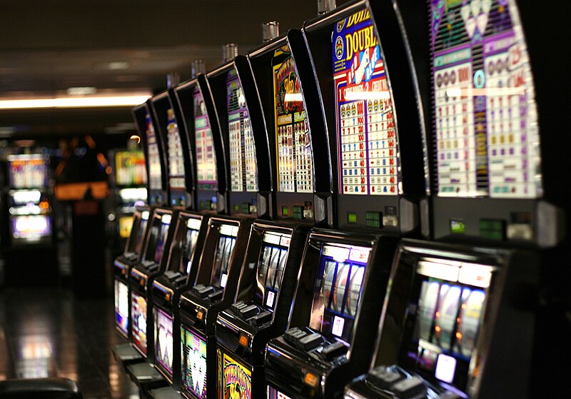 Vallo della Lucania, sala slot senza verifiche all’accesso: scatta la multa