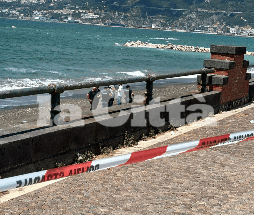 Salerno, cadavere rinvenuto sulla spiaggia