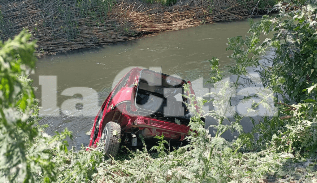 Scafati, auto abbandonata nel lungofiume