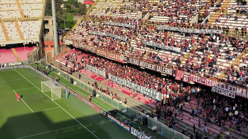 Salernitana, l’Arechi insorge: «Mercenari, meritiamo di più»