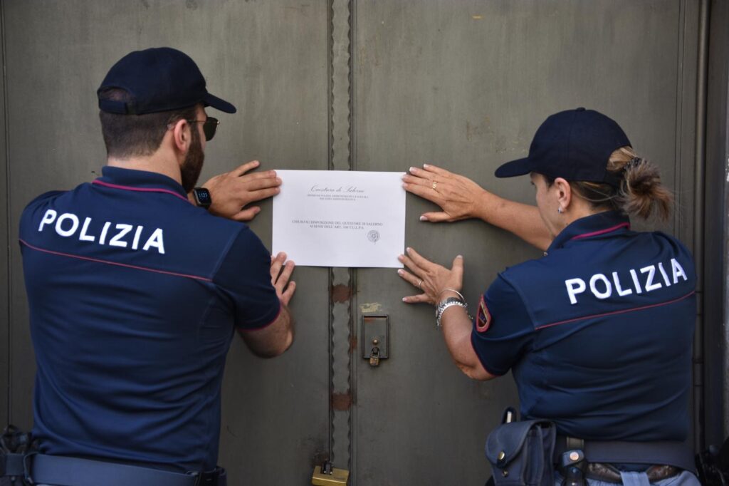 Salerno, alcol servito ai minori: chiusi due locali
