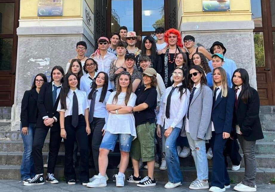 Liceo Tasso, sull’annuario una foto per l’inclusività
