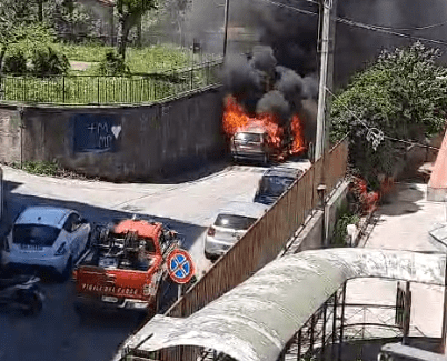 Cava de’ Tirreni, due auto in fiamme all’Epitaffio