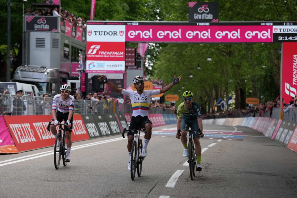 Giro d’Italia, l’ecuadoriano Narvaez vince la prima tappa