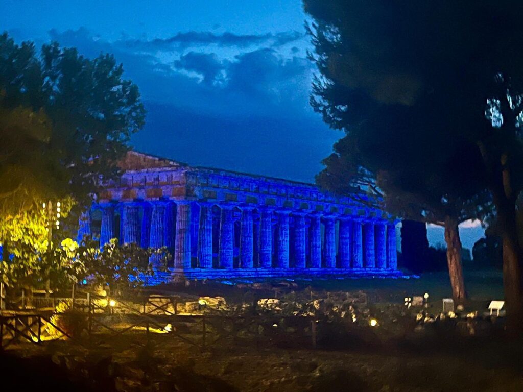 Giornata dell’Europa, i Templi di Paestum illuminati di blu