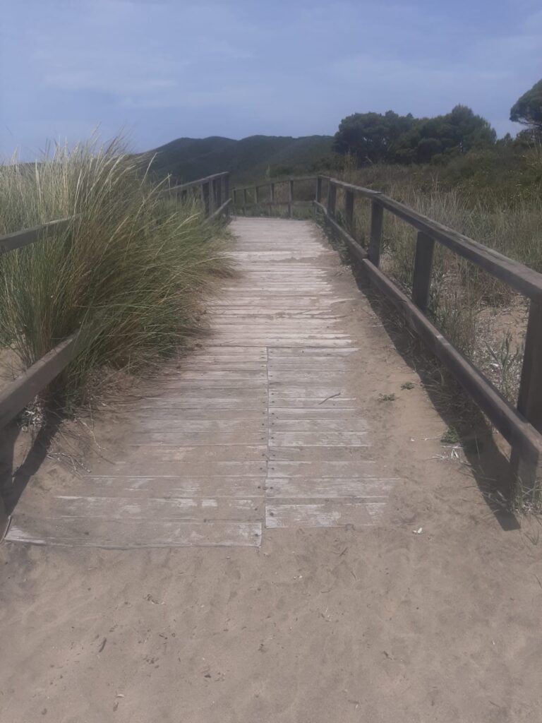 Montecorice, passerella per la spiaggia pericolosa