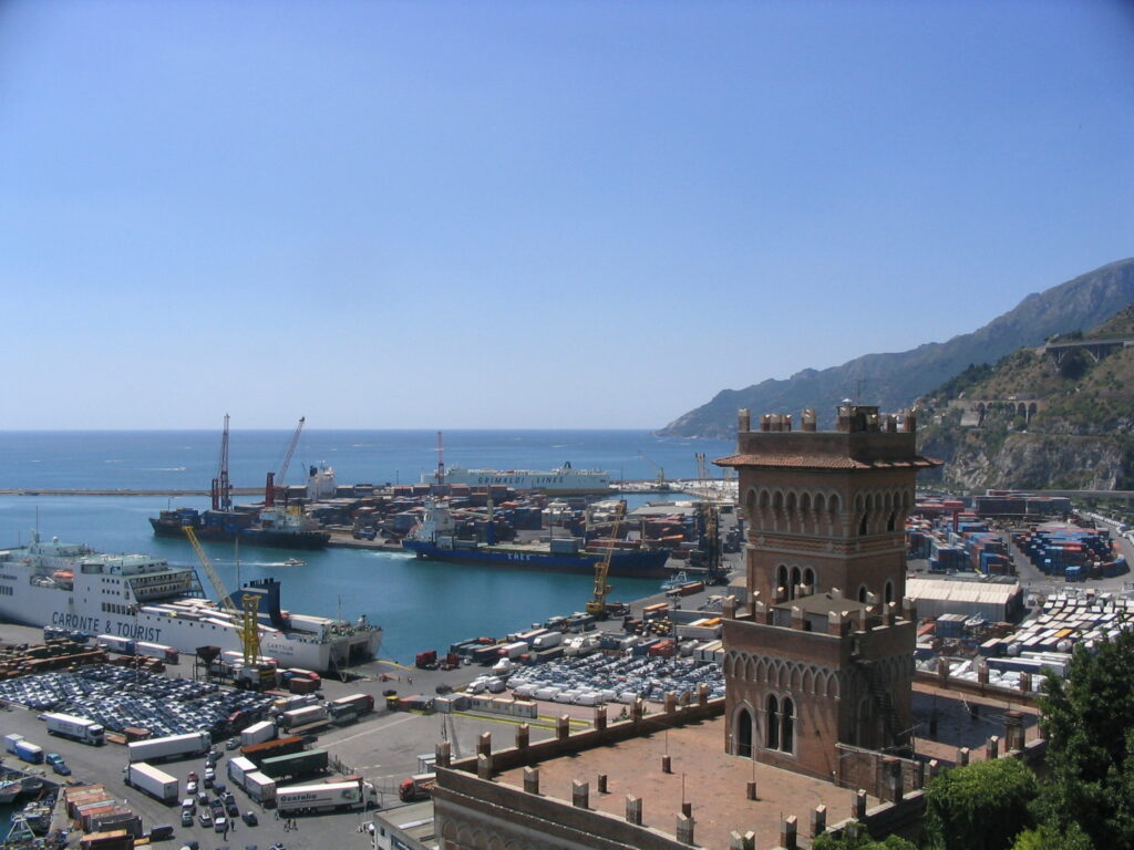 Crociere a Salerno, i big italiani in fuga nel silenzio