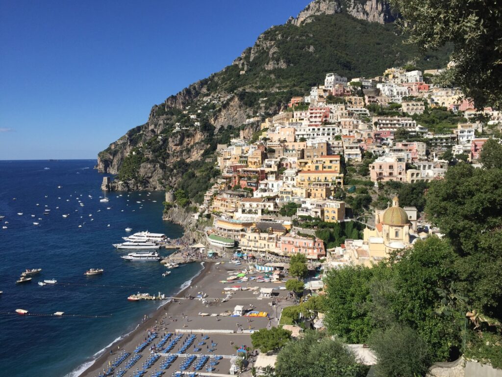 Acqua a bordo, paura in barca a Positano