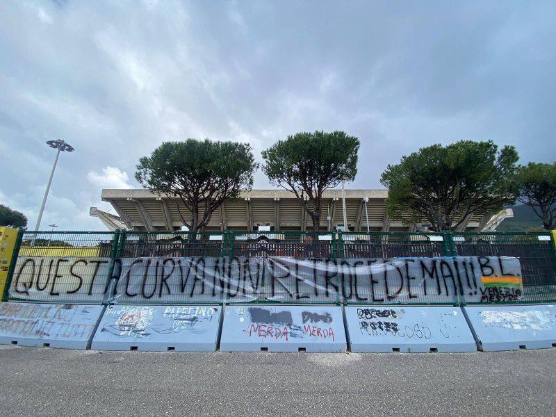 Salernitana, i tifosi disertano l’Arechi