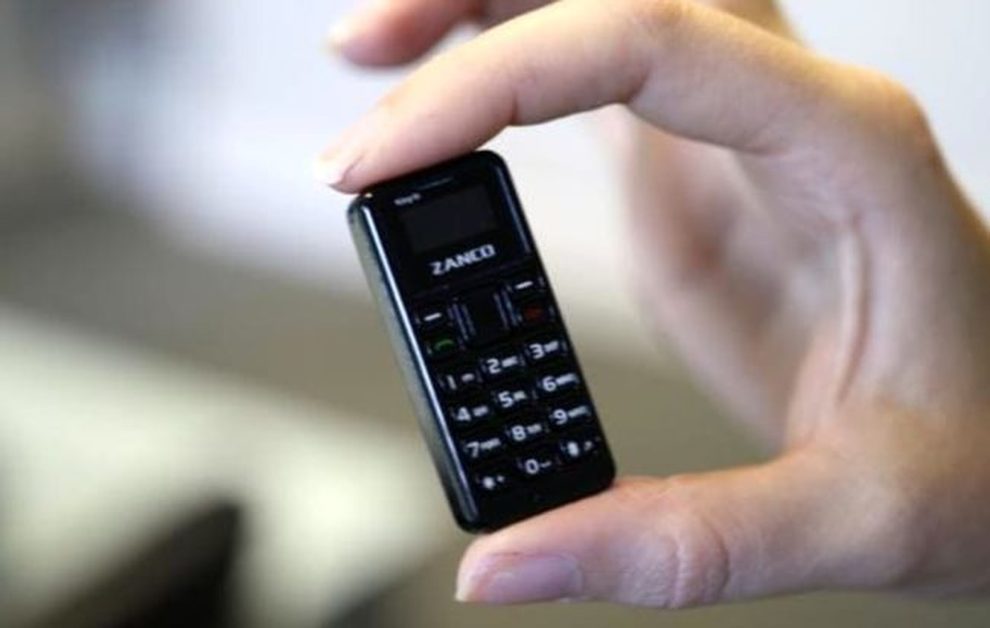Due micro cellulari scoperti nel carcere di Salerno