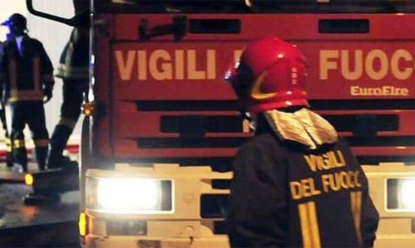 Sassano, auto in fiamme: conducente portato in ospedale