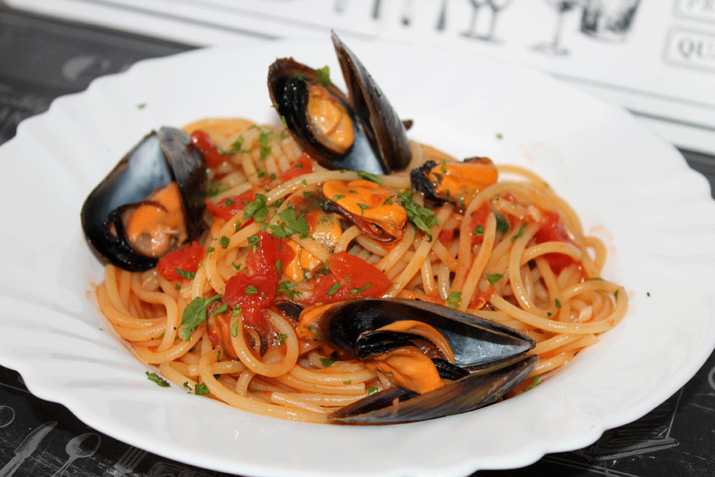 Spaghetti con cozze alla marinara