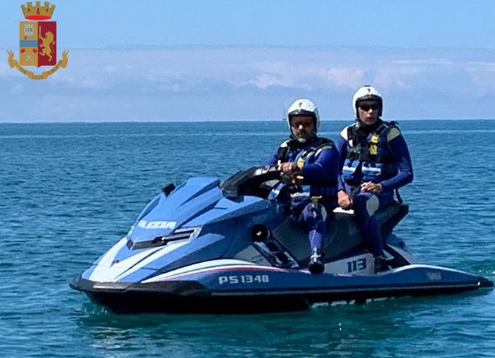 Poliziotti in Cilento con gli aquascooter: controllati in cento