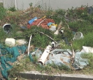 Pagani, «Il cimitero è una discarica di rifiuti»