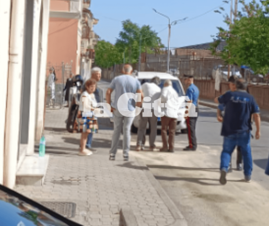 Angri, giovane morto in strada: si indaga per omicidio