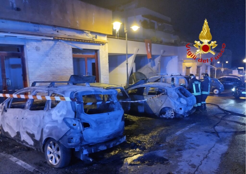 Roghi di auto a San Cipriano ed Eboli