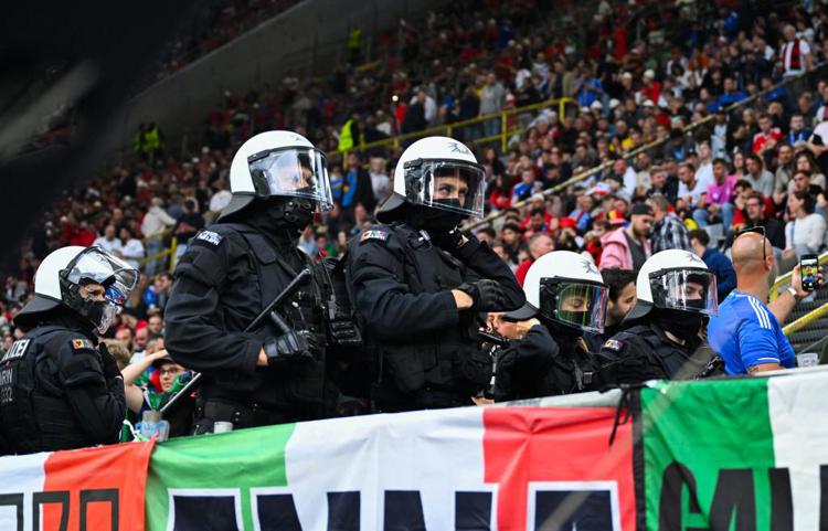 Fermati 67 ultras azzurri prima di Italia-Albania