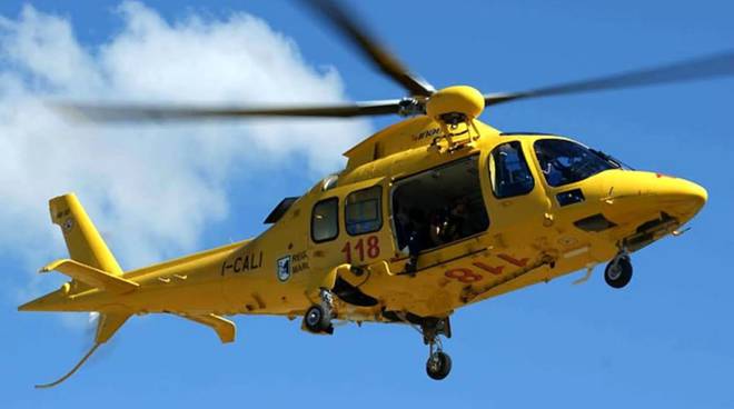 Palinuro, cade dal tetto di casa: grave 70enne