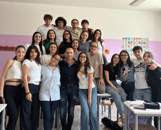 Battipaglia, il prof Razzino commuove l’Italia