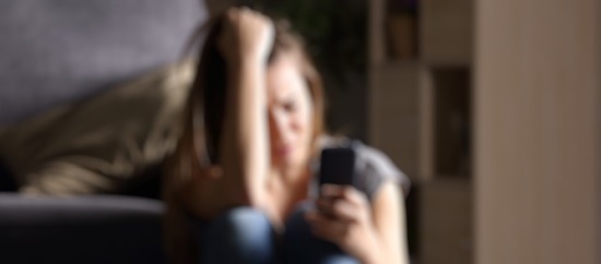 Pontecagnano Faiano, stalking e revenge porn: «Si prostituiva»