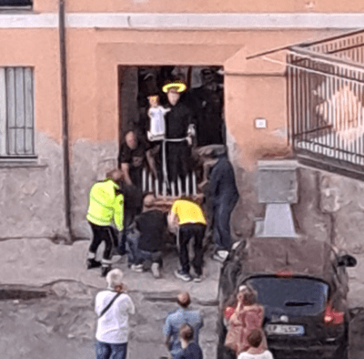 Eboli, la statua di Sant’Antonio a Fort Apache