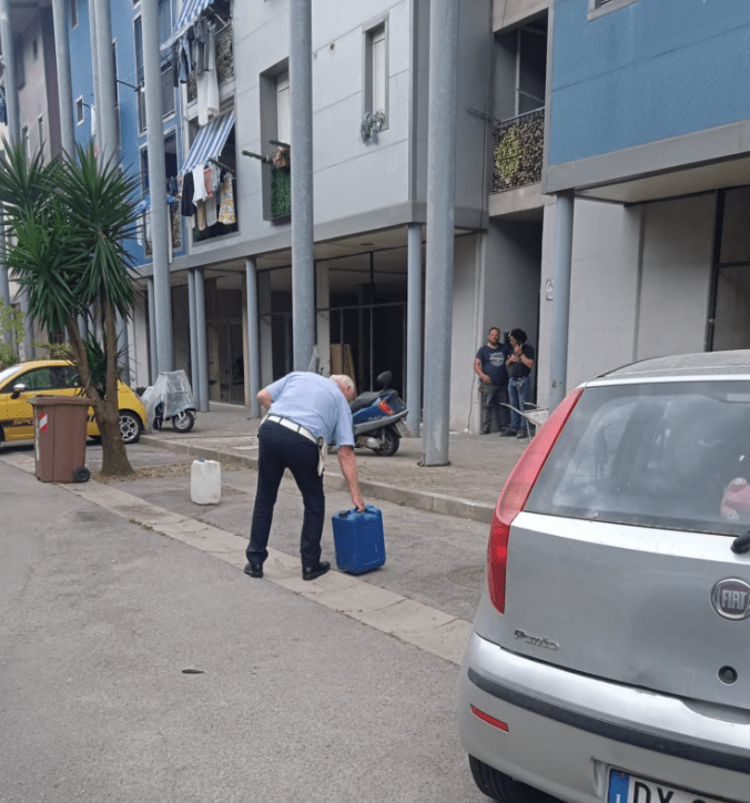 Cava de’ Tirreni, posti occupati: i vigili alle case colorate