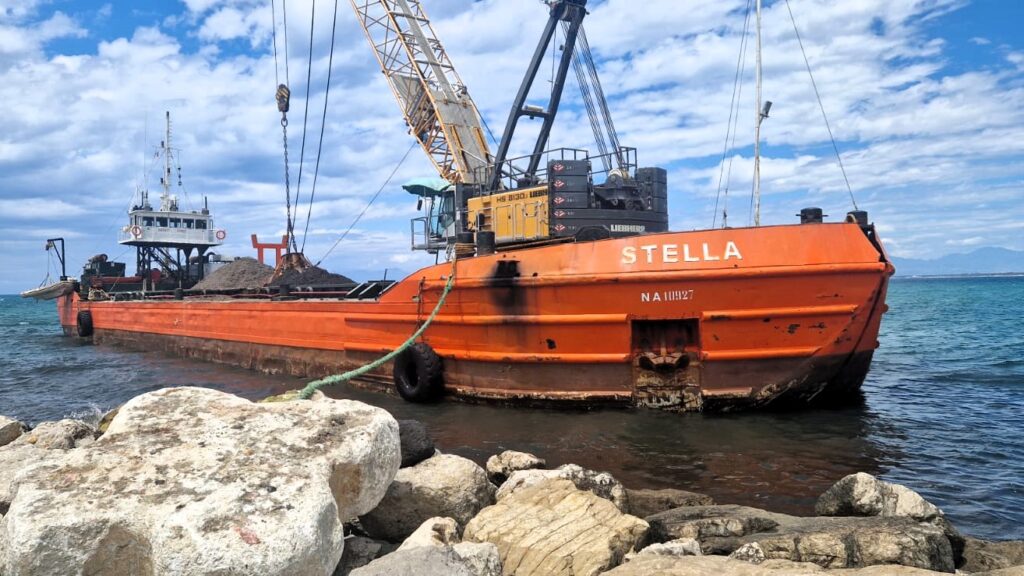 Agropoli, rimossa la posidonia spiaggiata