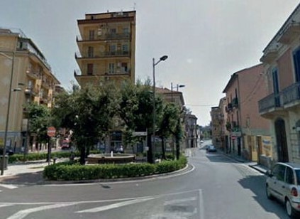 Offese e violenze, Fratte ora chiede aiuto
