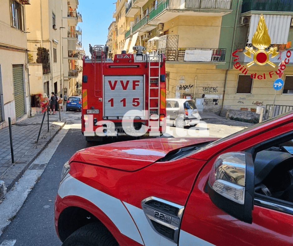 Salerno, una donna è caduta dal balcone in via Della Monica