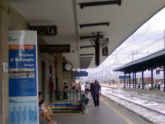 Battipaglia, investito davanti alla stazione