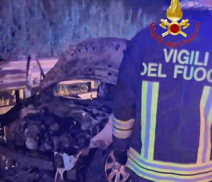 Pontecagnano Faiano, auto a fuoco sull’Autostrada A2