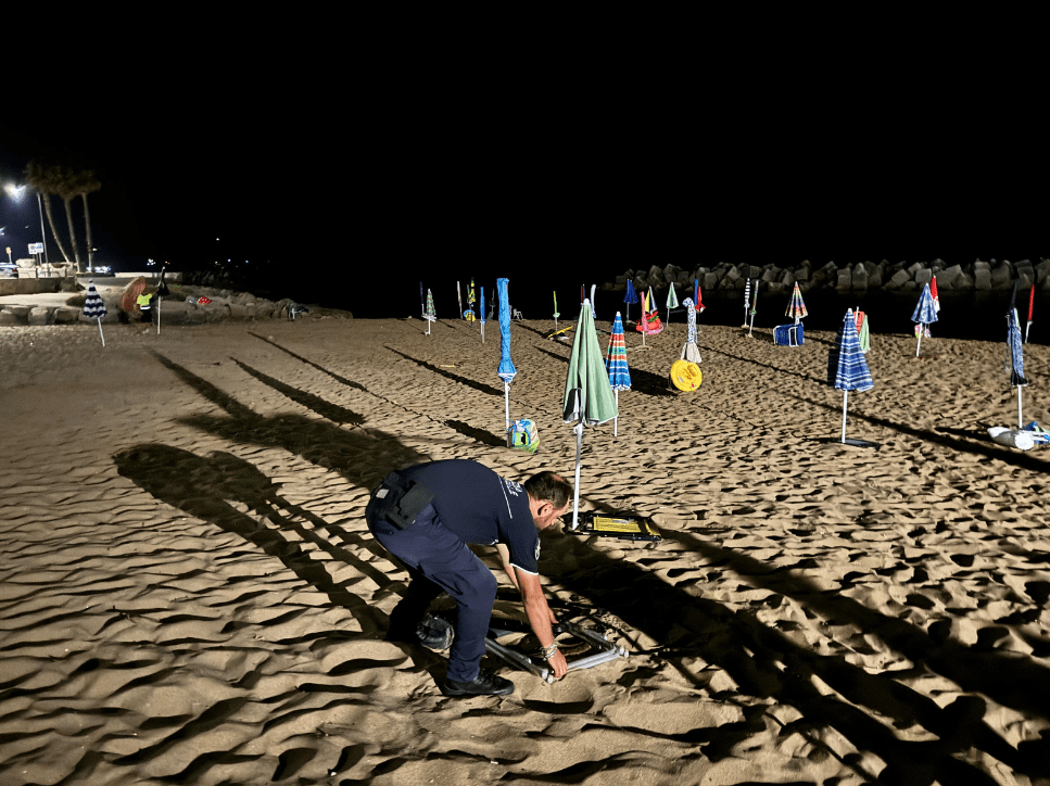 Castellabate, sequestrati centinaia di ombrelloni e sedie a sdraio