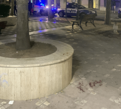 Battipaglia, bottigliate in centro: violenza senza fine
