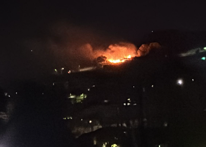 Salerno, collina in fiamme a Sala Abbagnano