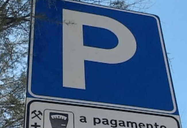 Salerno, sulla Lungoirno addio alla sosta gratis