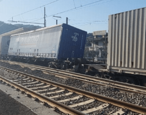 Treno deragliato a Centola, ancora ritardi e cancellazioni
