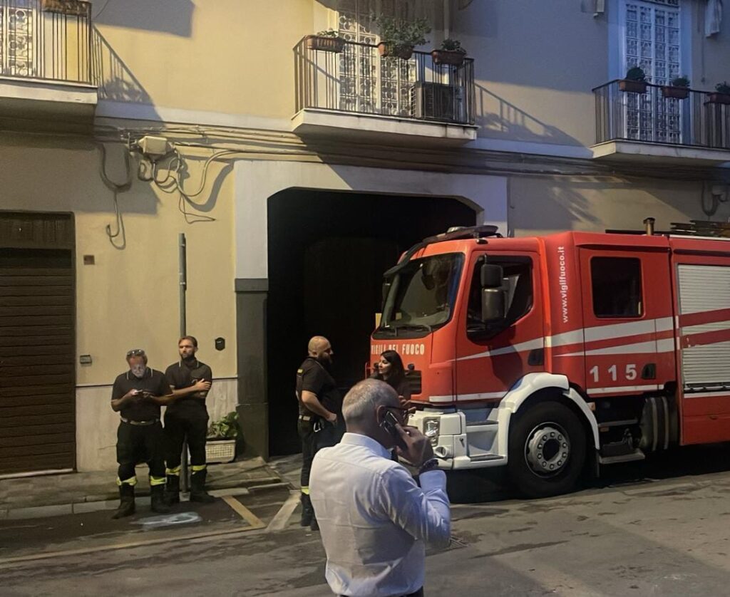 San Marzano, fulmine colpisce palazzo