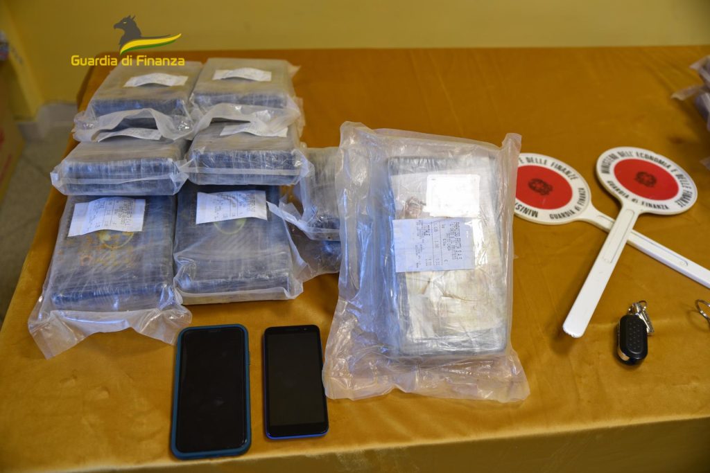Nascondevano in auto 20kg di cocaina: arrestati