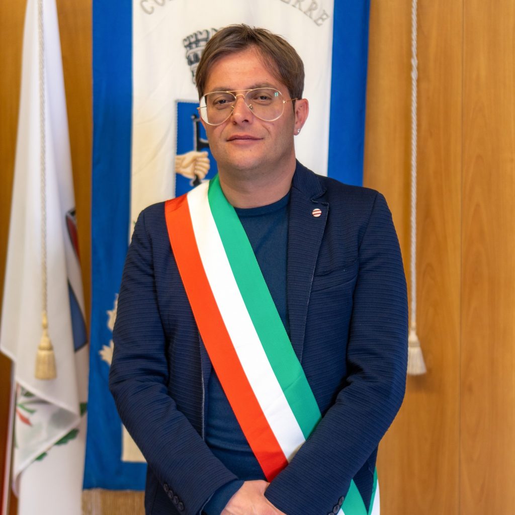 Serre, polemica sui neomelodici: il chiarimento di sindaco e assessore