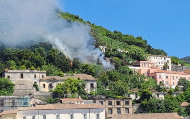 Salerno, dopo l’incendio Canalone resta senza bus