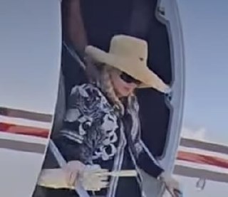 Madonna è atterrata all’Aeroporto di Salerno