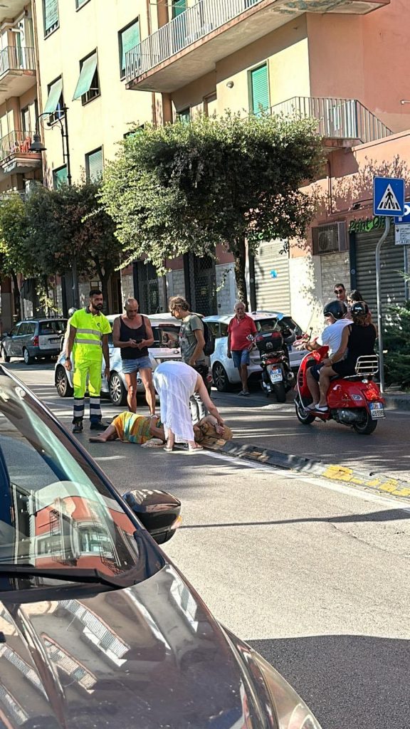 Anziana investita sulle strisce a Cava, appello al “pirata”