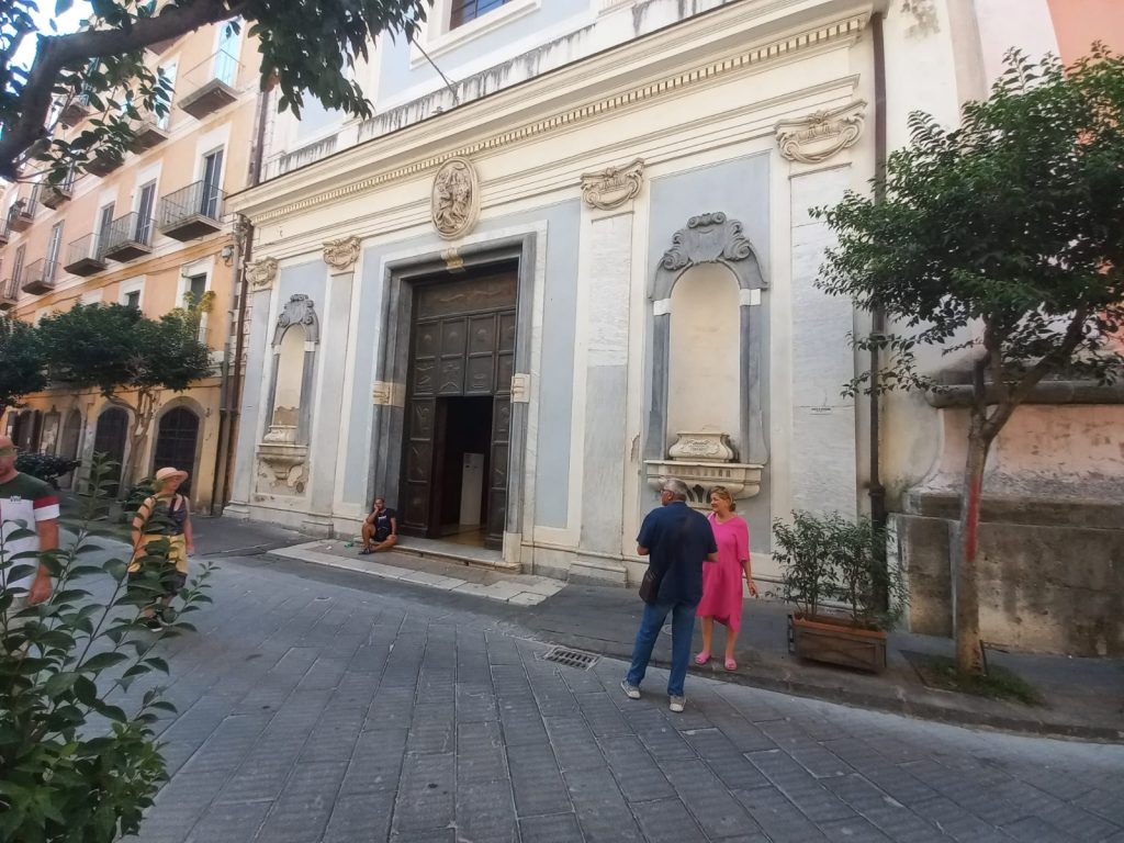 Salerno, la storica chiesa dell’Annunziata a pezzi