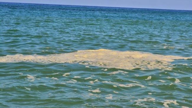 Eboli, mare color fogna: Conte chiama l’Arpac