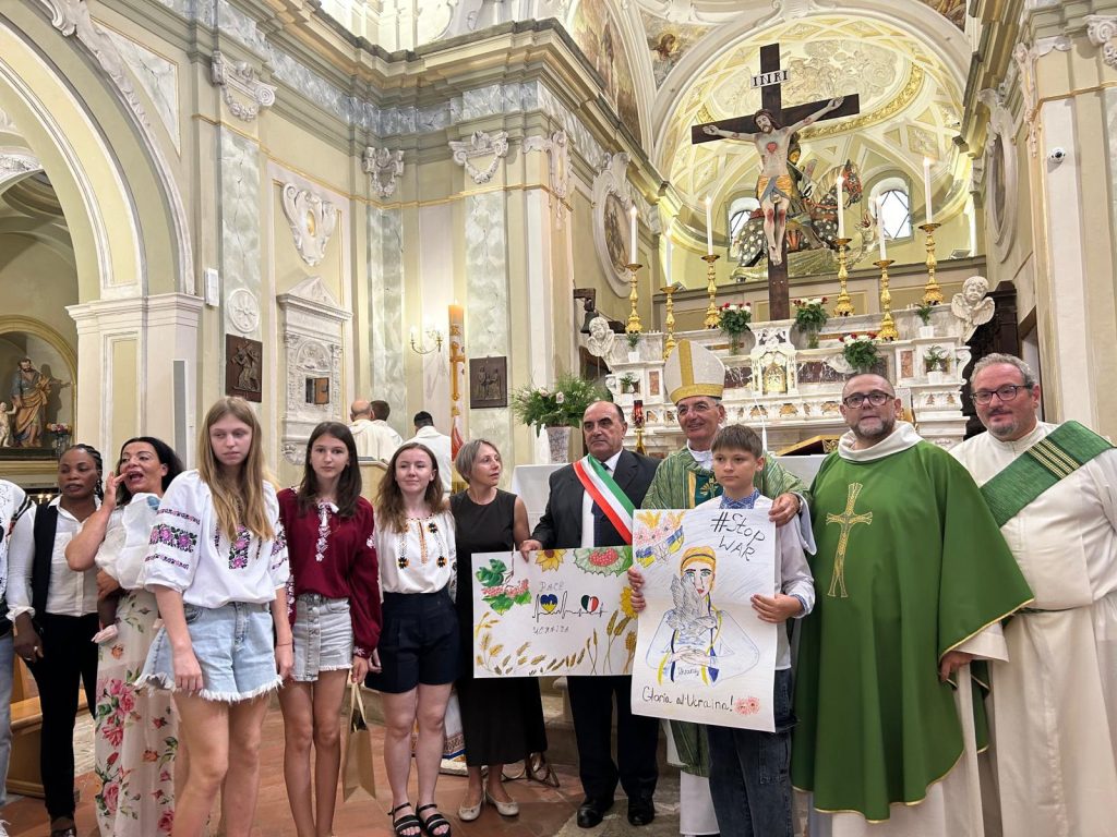 Postiglione, battesimo dei bimbi dei centri d’accoglienza