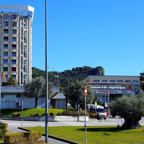 Salerno, mancano i medici: il “Ruggi” assume pure i pensionati 