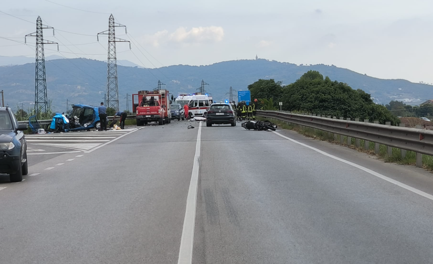 Capaccio Paestum, auto contro moto: tre morti