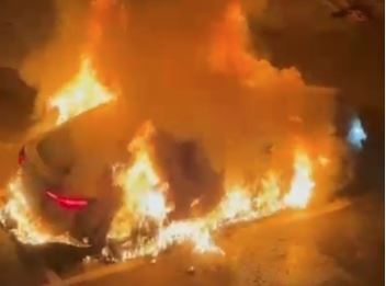 Eboli, incendiata una Mercedes a poche ore dalla maxi rissa